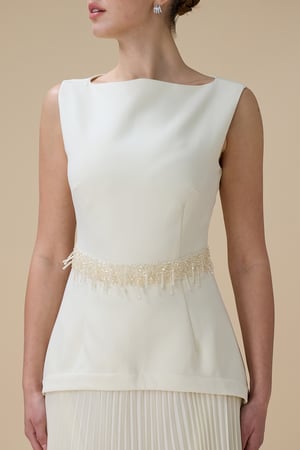 فستان ماكسي بيج بتنورة بليسيه وتفاصيل خرزية