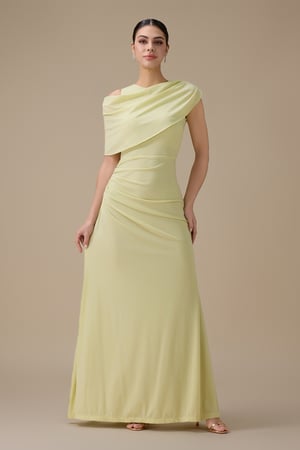 فستان أصفر طويل بتصميم أنيق وكتف واحد
