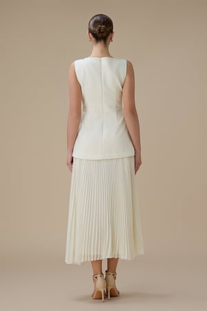 فستان ماكسي بيج بتنورة بليسيه وتفاصيل خرزية