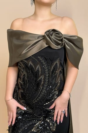 فستان سهرة طويل زيتي اوف شولدر