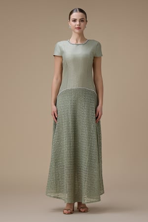 فستان طويل اخضر فاتح مع تطريز لؤلؤ