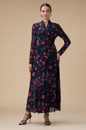 فستان طويل بطبعة زهور بقصة ملتفة