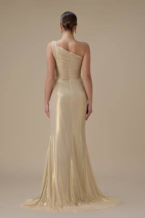 فستان طويل بيج تصميم أنيق درابيه