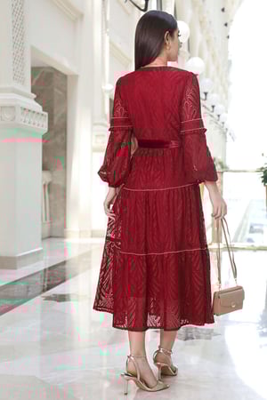 فستان ميدي دانتيل برباط عالخصر لون كستنائي