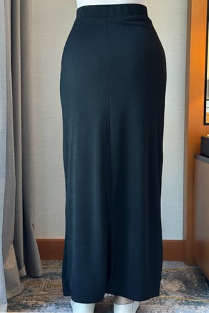 تنورة طويلة كلاسيكية لون اسود