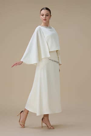 طقم سكري بتوب واسع الأكمام وتنورة ميدي بتفاصيل كريستالية