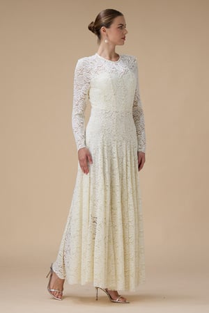 فستان دانتيل سكري طويل بأكمام كاملة