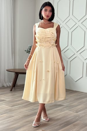 فستان ميدي بأبلكية ورد لون أصفر فاتح
