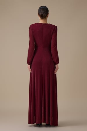 فستان طويل برغندي بقصة لف