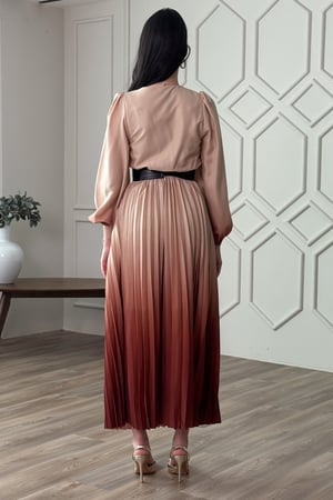 فستان بليسيه مموج اللون بحزام لون كوفي