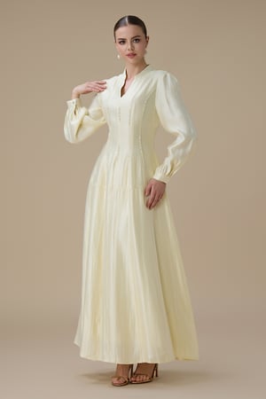 فستان سكري طويل بتطريز ناعم