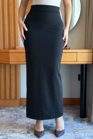 تنورة كلاسيكية ضيقة لون اسود