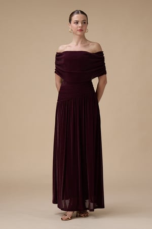 فستان عنابي أوف شولدر