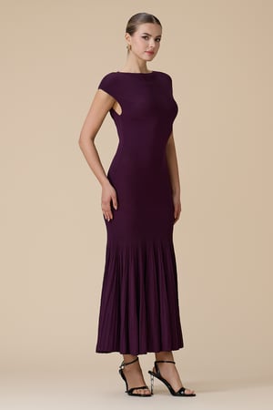 فستان موف طويل بأكمام قصيرة