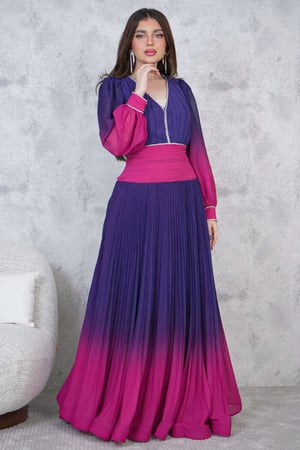 فستان شيفون طويل بليسيه مزين بالفصوص الفضية