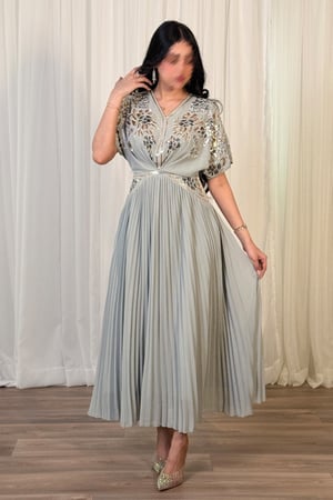 فستان ميدي بكسرات لون ازرق فاتح