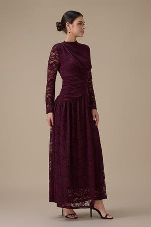 فستان طويل دانتيل برغندي