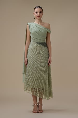 فستان دانتيل ميدي اخضر بكتف واحد