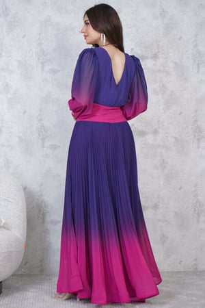 فستان شيفون طويل بليسيه مزين بالفصوص الفضية