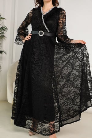 فستان دانتيل كلوش مزين بكريستال وريش لون اسود