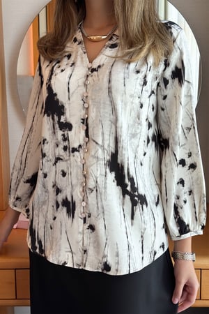 بلوزة بطبعة ماربل لون اسود