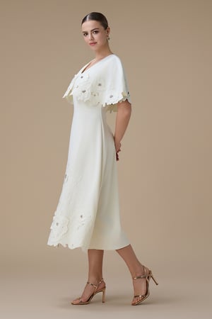 فستان ميدي سكري بتطريز زهور