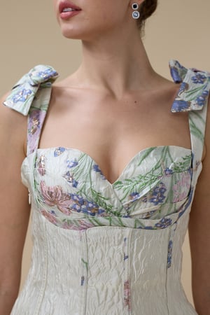 فستان ميدي مورد بقصة كورسيه