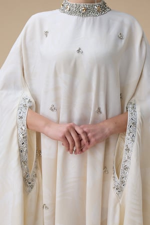 جلابية ميدي كاب واسعة سكري بتطريزات كريستالية