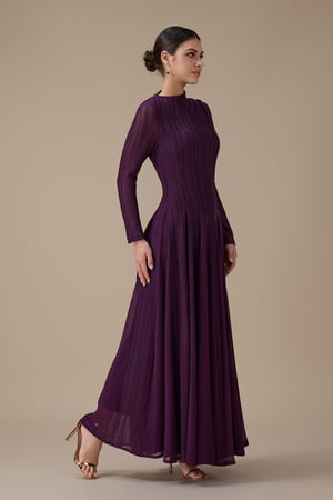 فستان طويل بنفسجي بوشاح كتف
