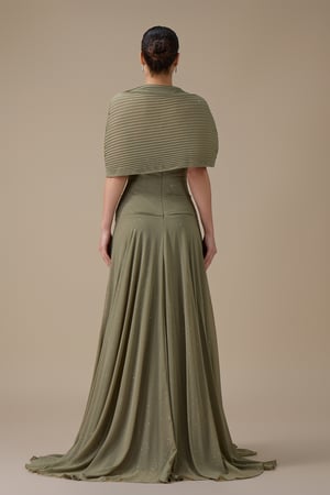 فستان سهرة طويل بتصميم أنيق لون أخضر