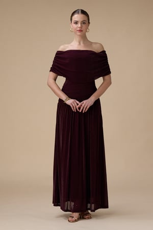 فستان عنابي أوف شولدر