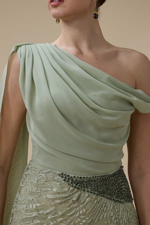 فستان دانتيل ميدي اخضر بكتف واحد