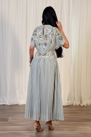 فستان ميدي بكسرات لون ازرق فاتح