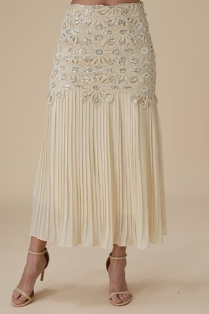 طقم دانتيل سكري مع تنورة بليسيه أنيقة