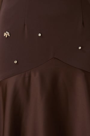 فستان بني طويل ساتان بكريستالات