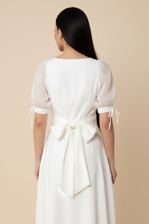 فستان أبيض ميدي ناعم