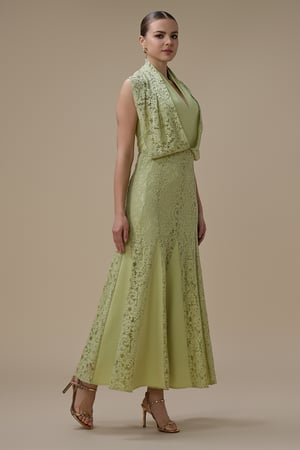 فستان طويل أخضر فاتح دانتيل بياقة هالتلر