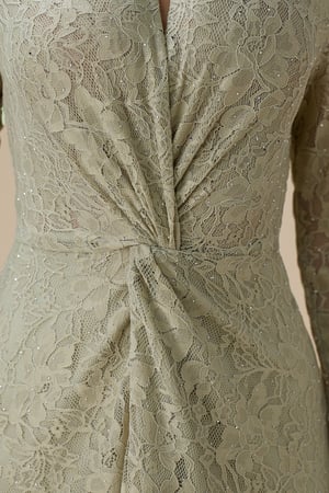 فستان اخضر فاتح طويل دانتيل