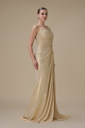 فستان طويل بيج تصميم أنيق درابيه