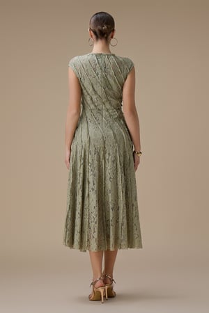 فستان ميدي اخضر دانتيل بتفاصيل طيات