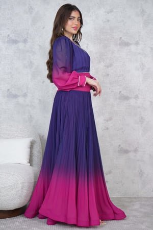 فستان شيفون طويل بليسيه مزين بالفصوص الفضية