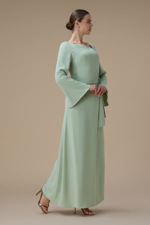 فستان طويل اخضر فاتح برباط جانبي