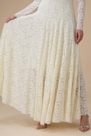 فستان دانتيل سكري طويل بأكمام كاملة