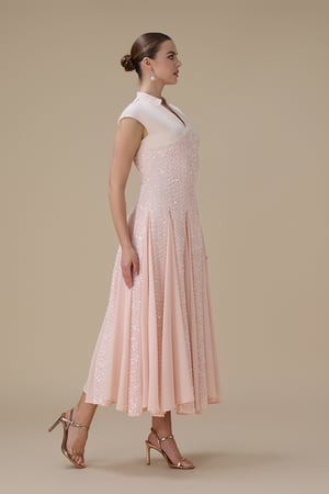 فستان ميدي مشمشي مطرز بالترتر