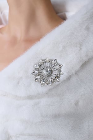 شال فرو لون ابيض