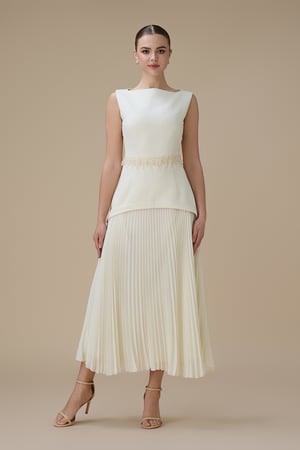 فستان ماكسي بيج بتنورة بليسيه وتفاصيل خرزية