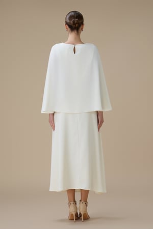 طقم سكري بتوب واسع الأكمام وتنورة ميدي بتفاصيل كريستالية