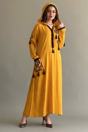 قفطان  مطرز بشراشيب لون كموني