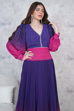 فستان شيفون طويل بليسيه مزين بالفصوص الفضية