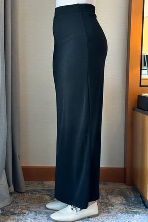 تنورة طويلة كلاسيكية لون اسود